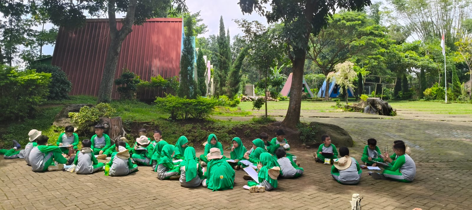 Foto berita: Siswa Belajar Mengenal dan Menjaga Lingkungan Alam