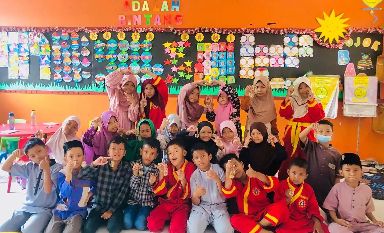 Foto berita: Kreasi Gantungan Kunci Resin, Kokurikuler Inovatif Siswa Kelas 2 SD Muda Tusida