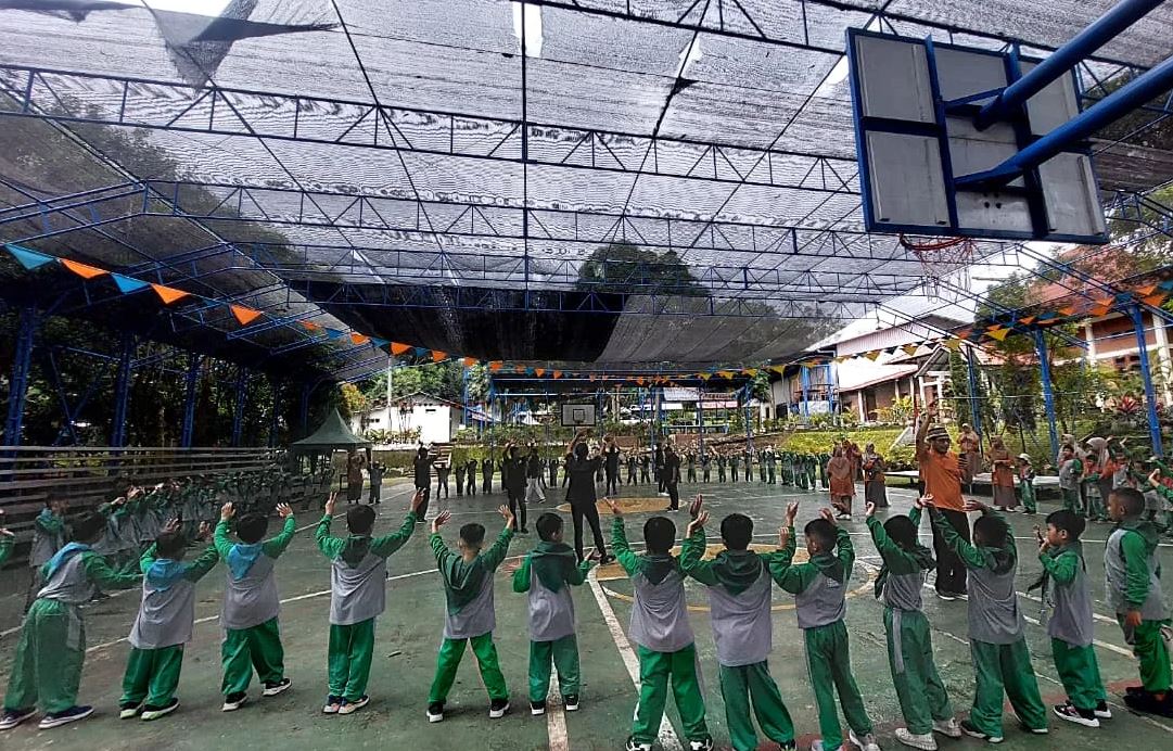 Foto berita: Outbound Seru Siswa Kelas 1 SD Muhammadiyah 2 Tulangan di Pacet Mini Park