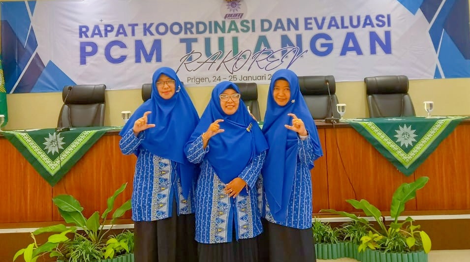 Foto berita: Sekolah Kreatif SD Muhammadiyah 2 Tulangan yang mendelegasikan 3 orang untuk hadir di RAKOREV PCM Tu